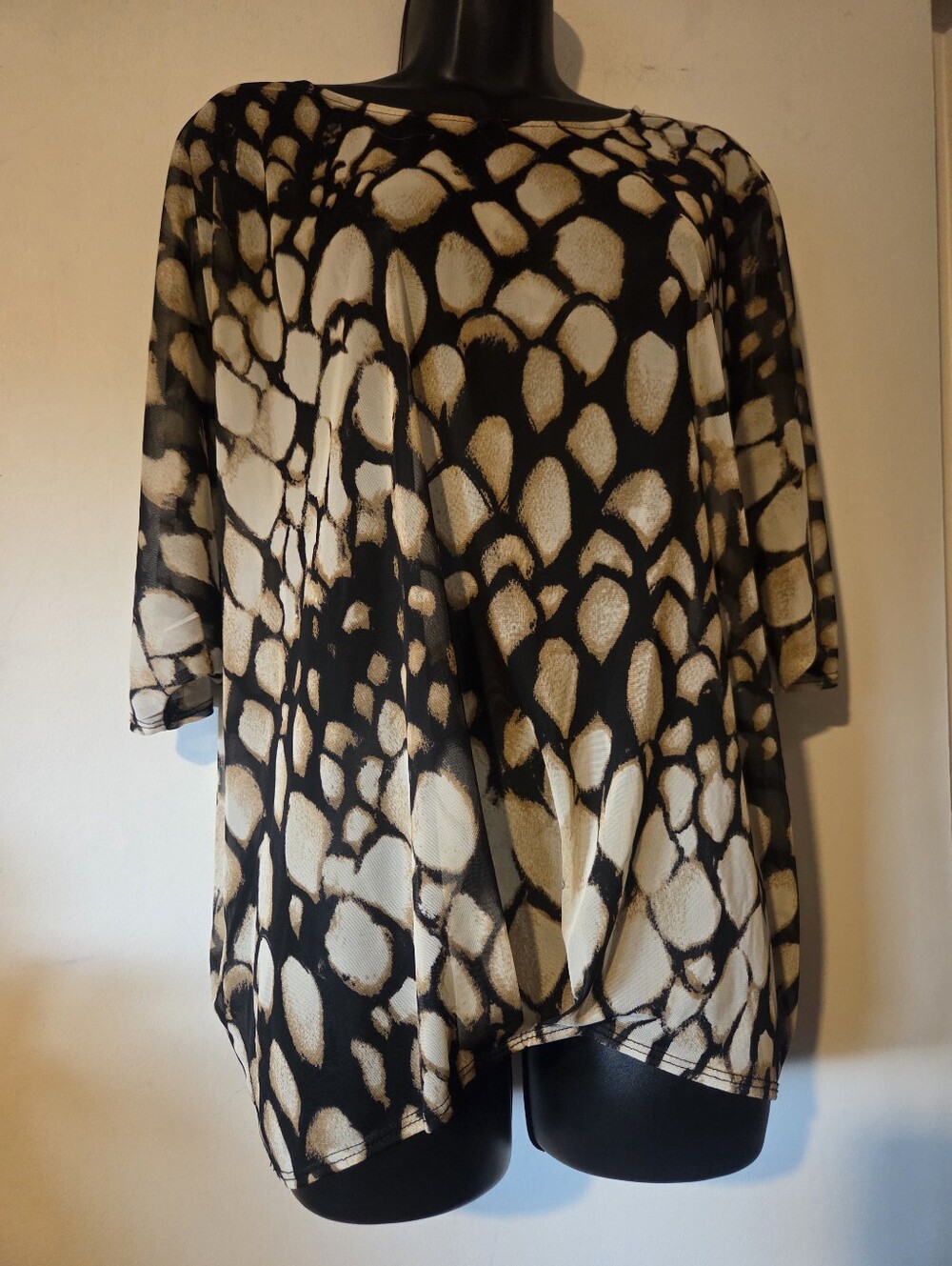 Melanie Lyne Dramatic Animal Inspired Oversize Tunic Top